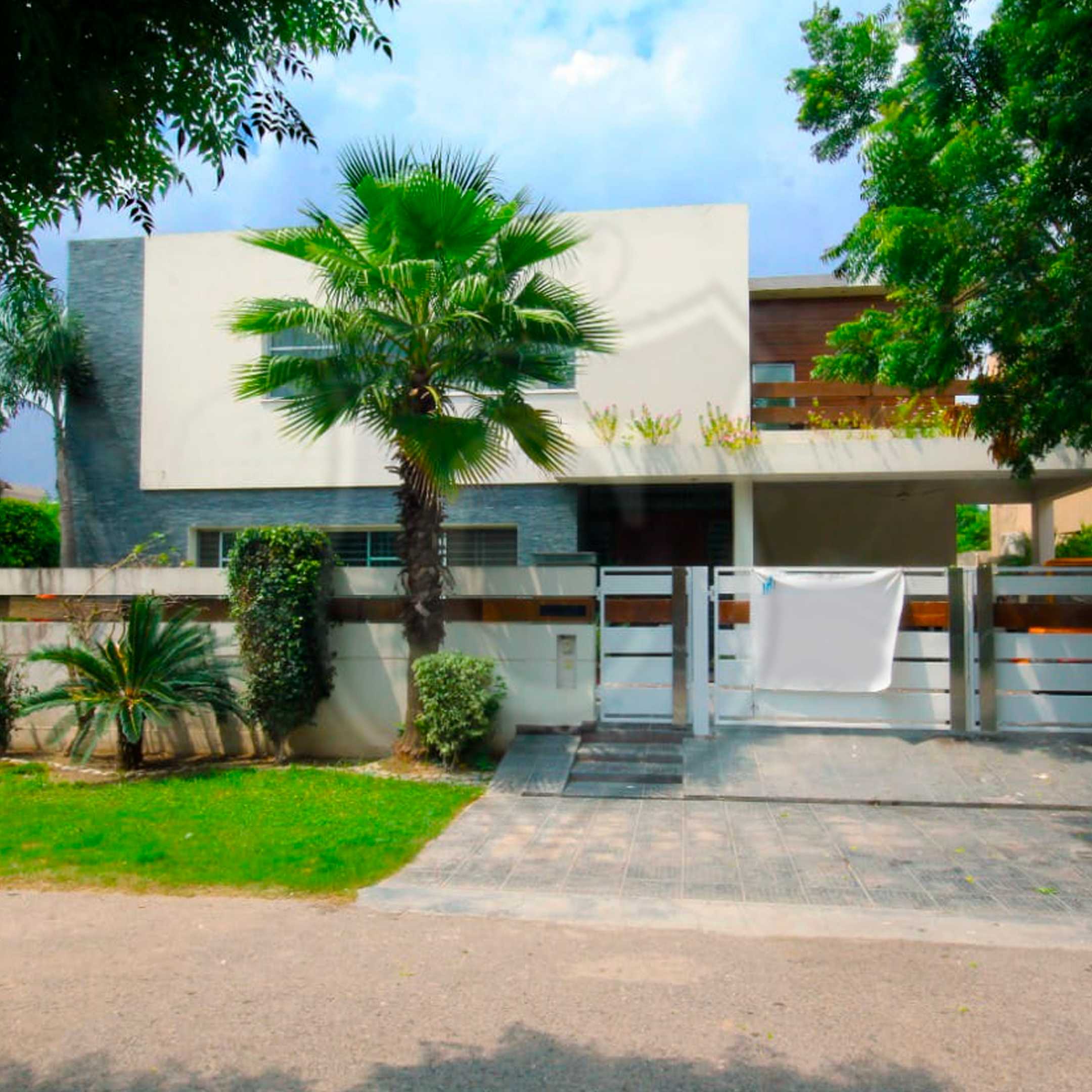 2 Kanal Beautiful House with Swimming Pool for Rent in Phase 5 DHA