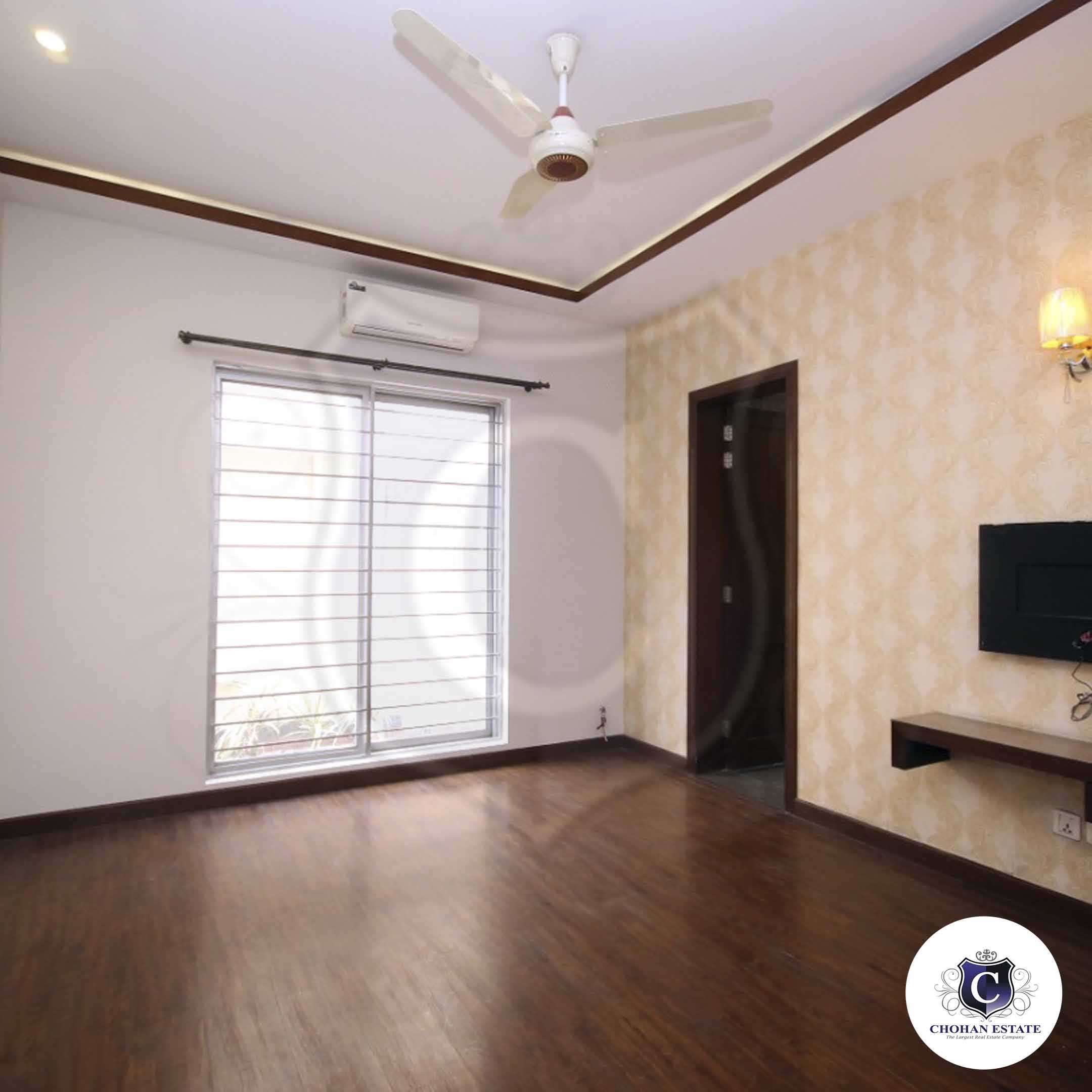 1 Kanal Full House Slightly Used with AC for Rent Phase 6 DHA