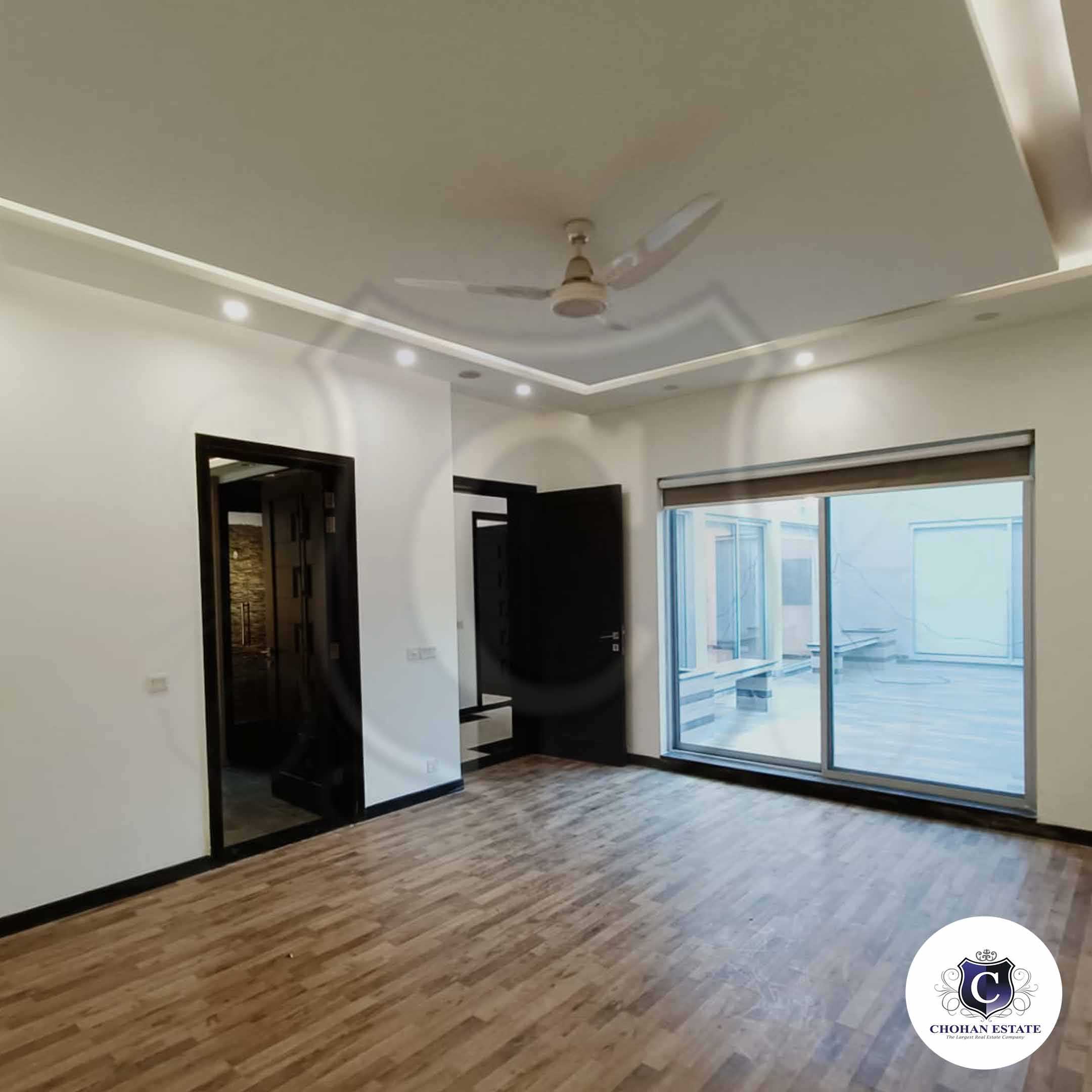 1 Kanal Full House Almost Brand New with AC Installed for Rent in Phase 6